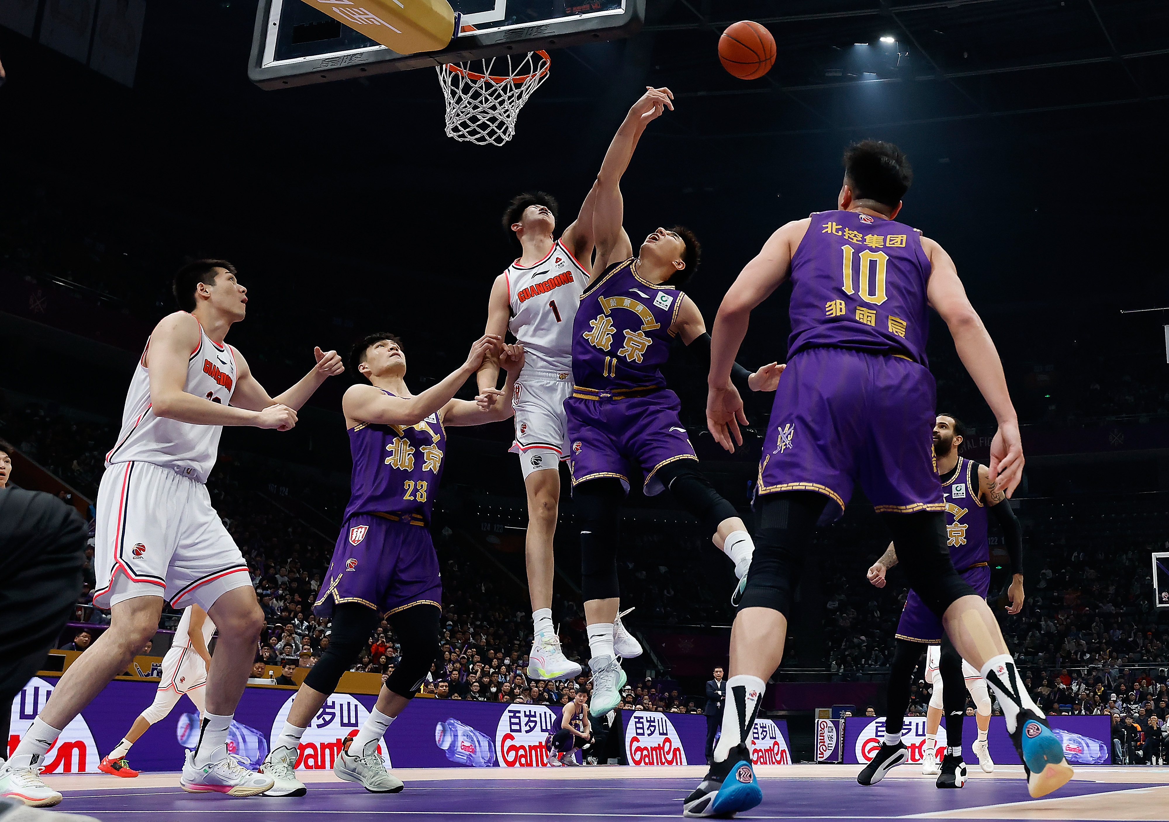 九游娱乐网页-中国篮球职业联赛比拼激烈，球队实力对决的简单介绍