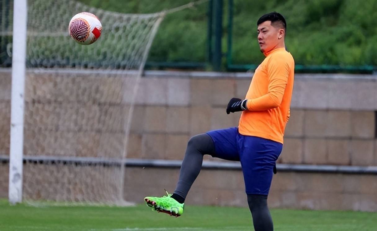 九游中国-比赛中球员表现抢眼获得主教练肯定