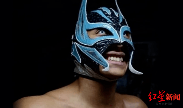 九游娱乐入口-墨西哥摔跤选手打破记录勇夺冠军