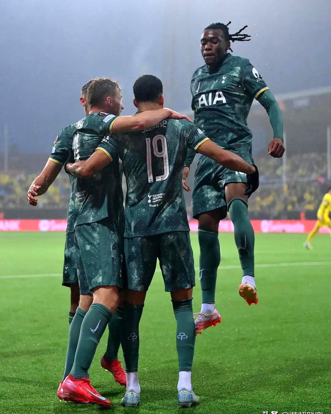 九游体育-关于欧预赛角逐激烈，球场风云变幻的信息