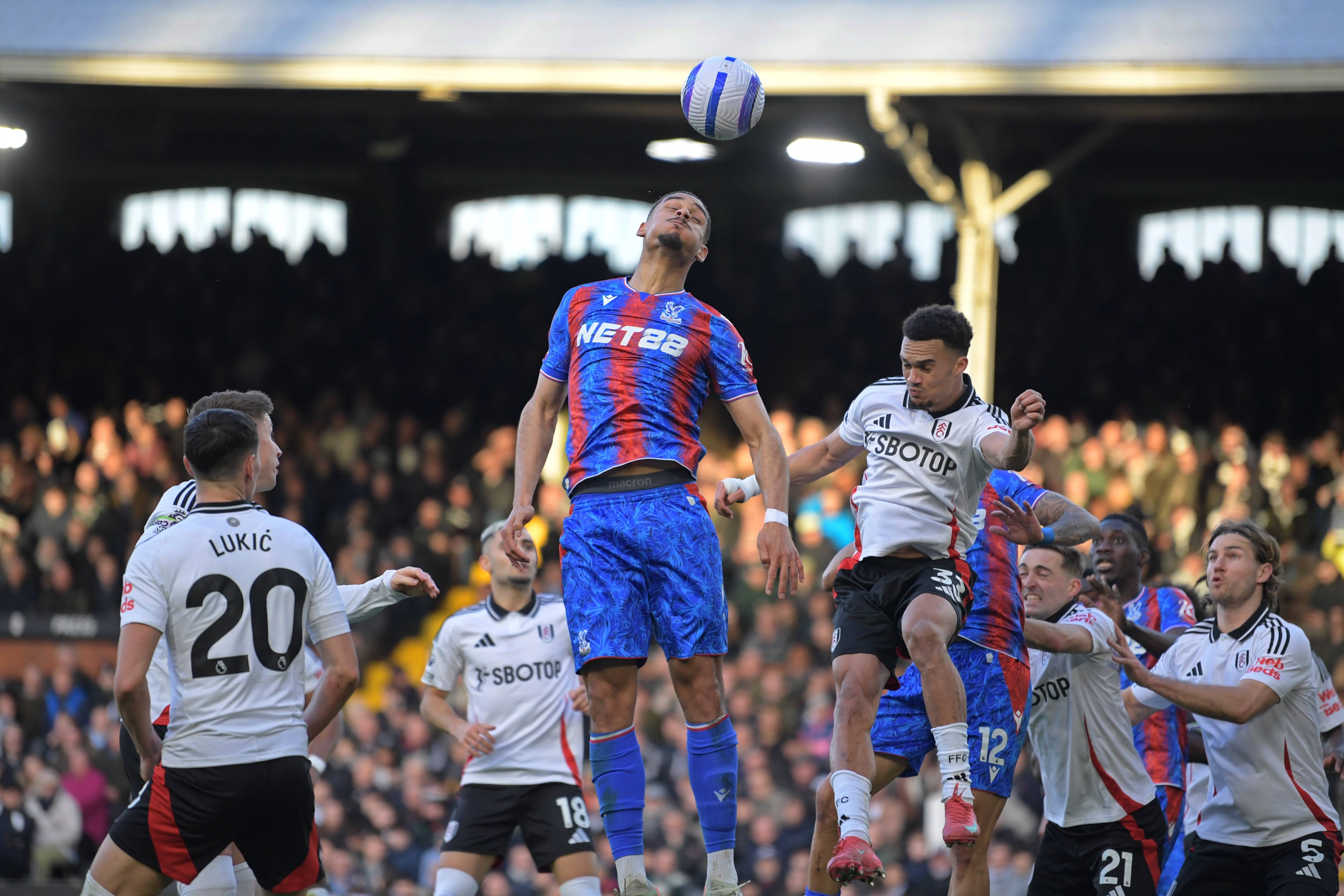 包含水晶宫主场击败热刺，创造意外胜利的词条