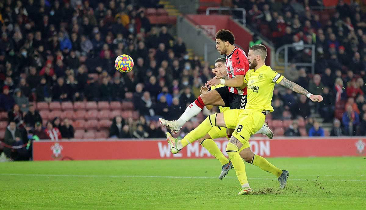 九游娱乐网站-布伦特福德客场喜获三分，终结失利