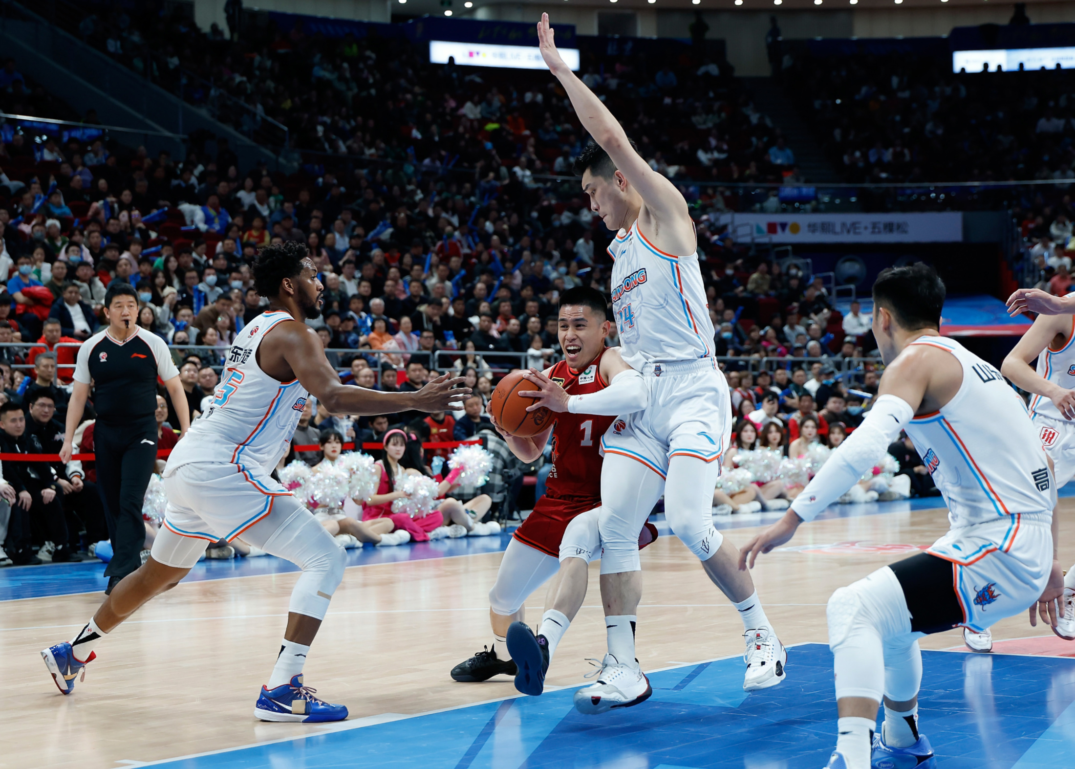 九游APP-球星表现低迷，球队面临前所未有的挑战