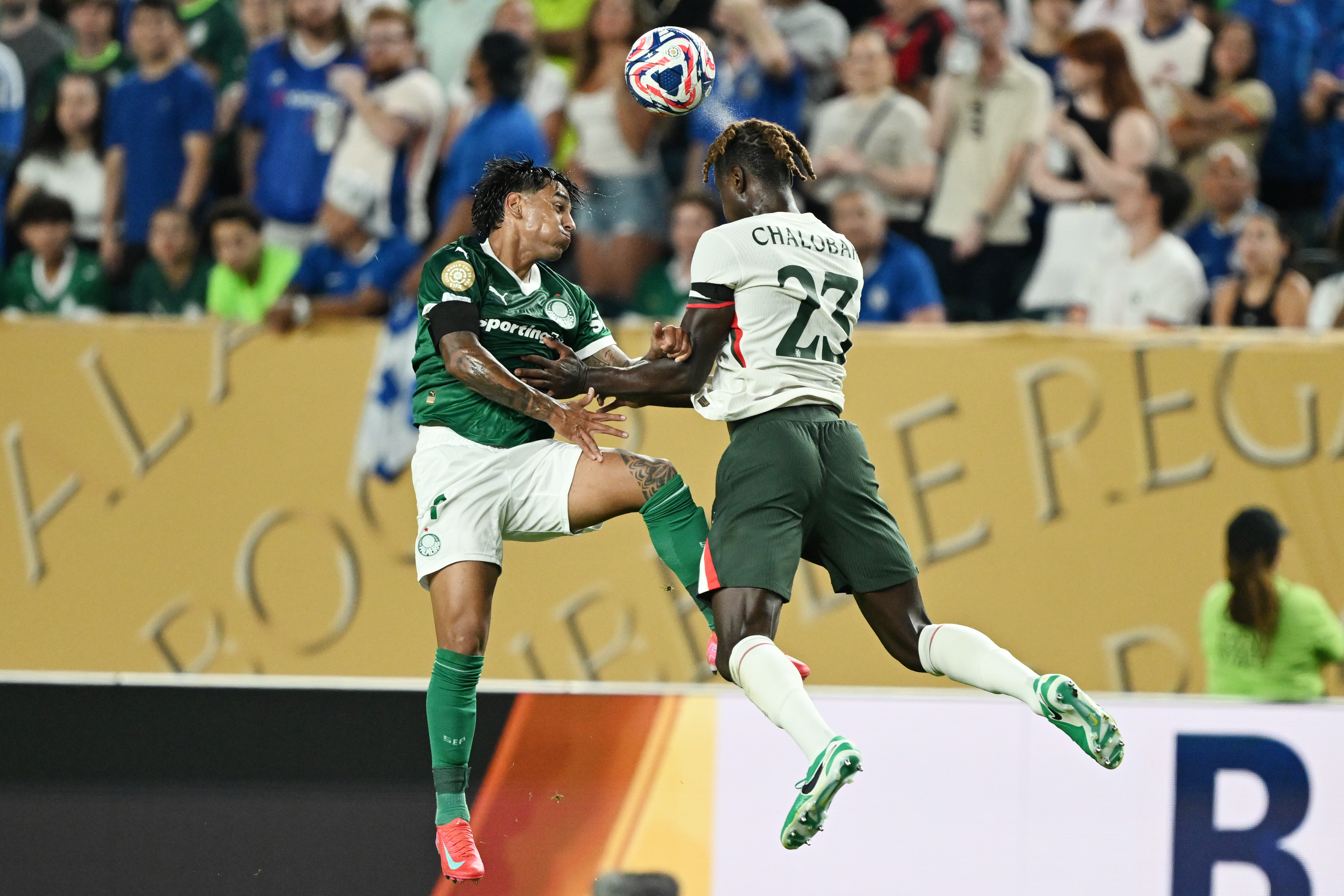 关于切尔西遭遇主场失利，球队争四形势堪忧的信息