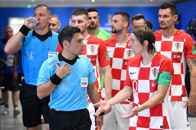 包含塞浦路斯大胜爱沙尼亚，拉脱维亚意外淘汰罗马尼亚的词条