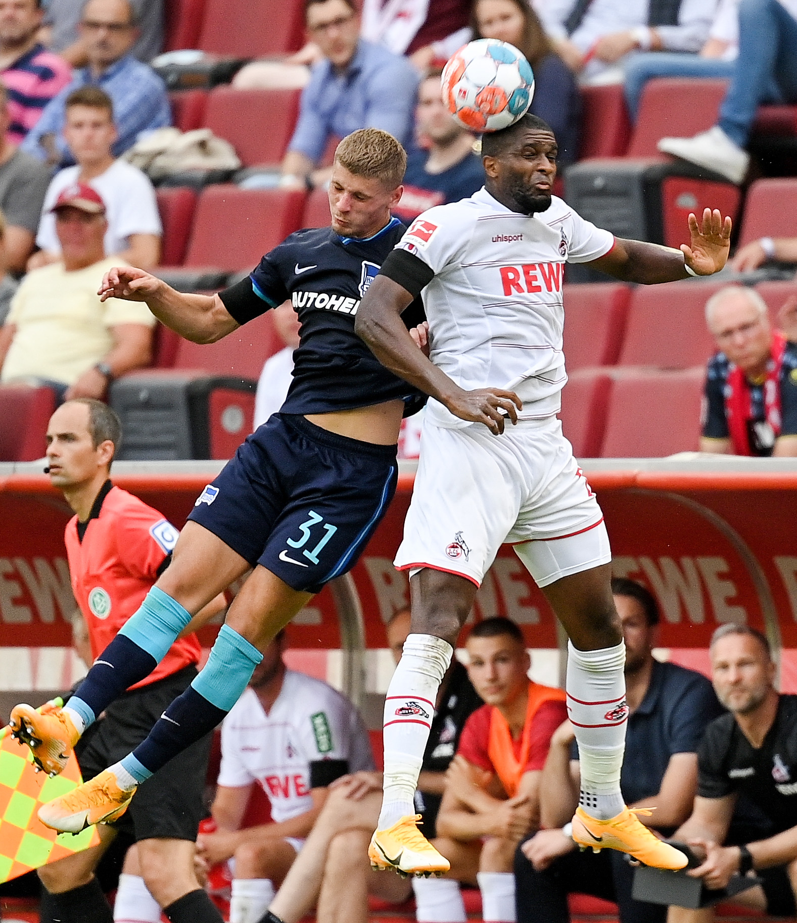 九游体育平台-科隆队持续高压进攻，取得胜利