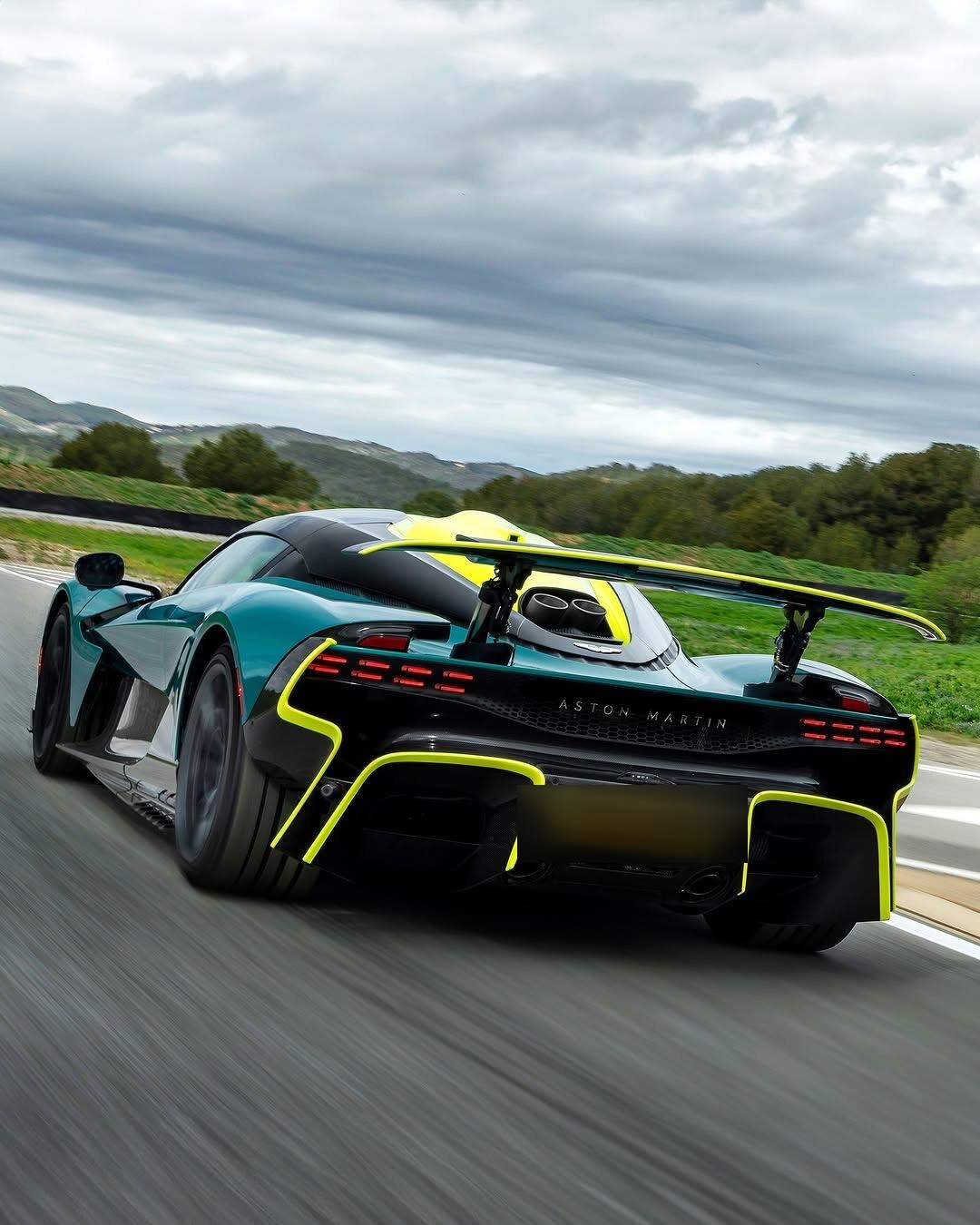 九游娱乐网站-阿斯顿马丁横扫哈斯车队，诺里斯惊艳四座的简单介绍