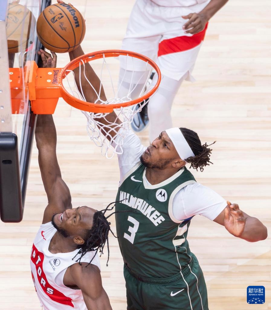 猛龙横扫雄鹿，塔图姆点燃赛场