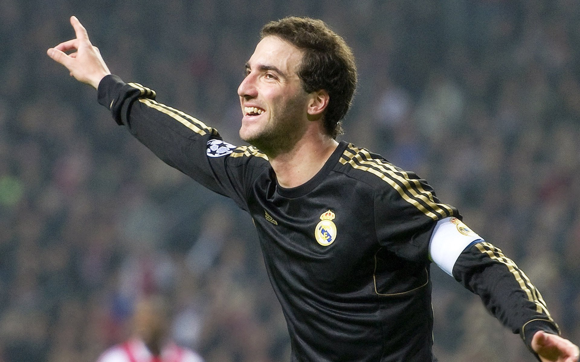 爱德华兹，撕裂黄蜂防线的无解风暴