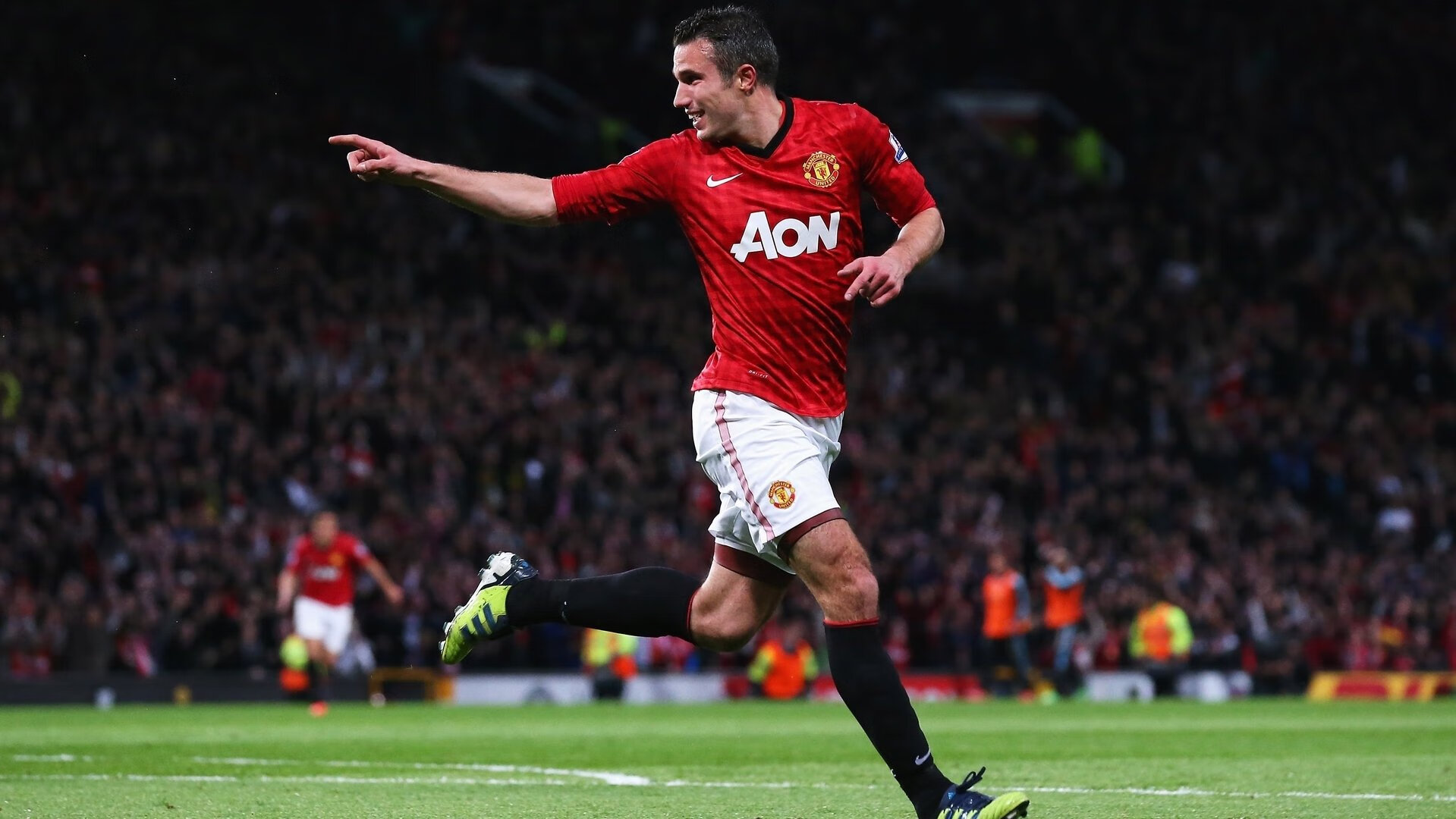 黄喜灿刷新亚洲球员欧冠纪录，助巴萨强势晋级里昂