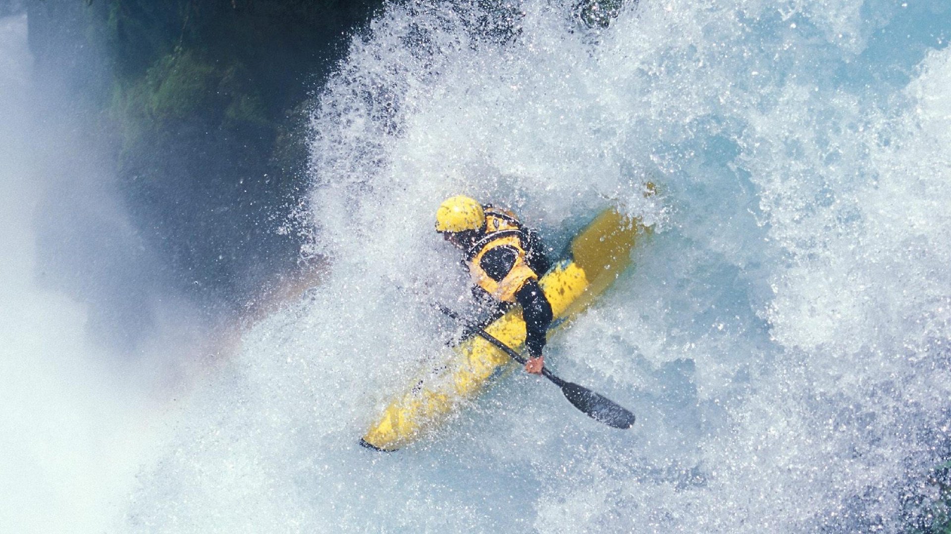 赛道上的艺术革命，汉密尔顿驾驶迈凯伦上演史诗级逆转，红牛王朝遭遇震撼挑战